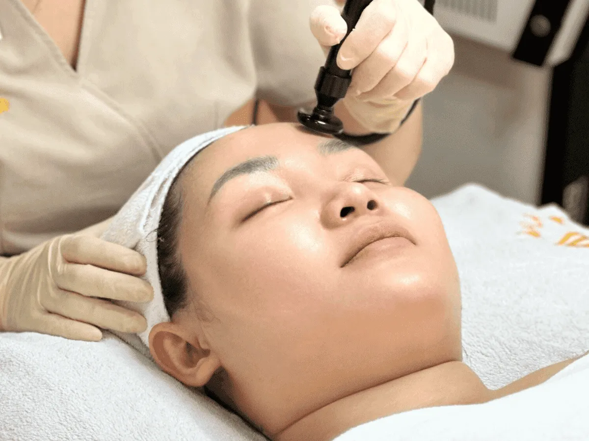 Massage Nâng Cơ Kết Hợp Chạy Máy RF